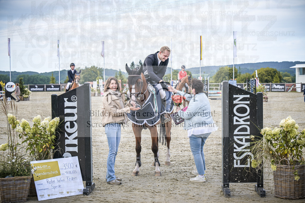 DOS_0054 | Entdecke hochwertige Reitturnierfotos von Foto Oger. Professionell, emotional und authentisch – jetzt Lieblingsmomente im Shop bestellen.Deutschlandweite Turnierfotografie. - Realisiert mit Pictrs.com