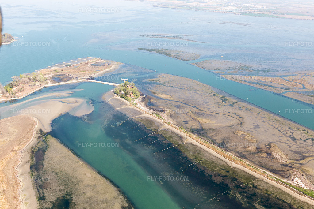 Aerial view: View of the town in Caserma di Canal Muro in the state Friuli Venezia Giulia, Italy. – Photo: IMG_098114.jpg taken on 04/03/2017 by Werner Riehm/FLY-FOTO.com – Resolution of the original: 5472 x 3648 px