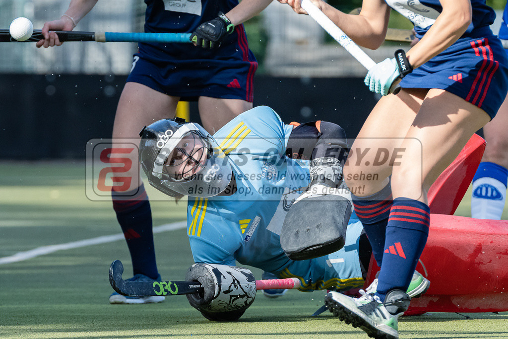 HK_20231007_105058-2 | 1.Bundesliga Damen Düsseldorfer HC - Großflottbeker THGC am 7.10.2023 DHC, Düsseldorf , Annika Sprink ( Düsseldorfer HC #3 ) , Femke Jovy ( Torfrau Düsseldorfer HC #1 ) , Clara Ycart ( Düsseldorfer HC #10 )