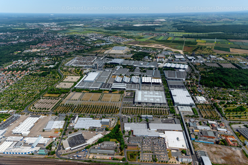 4030701 | LAATZEN 02.06.2020 Ausstellungsgelände und Messehallen der " Messegelände Hannover " in Laatzen im Bundesland Niedersachsen, Deutschland. Weiterführende Informationen bei: Deutsche Messe. // Exhibition grounds and exhibition halls of the " Messegelaende Hannover " in Laatzen in the state Lower Saxony, Germany. Further information at: Deutsche Messe. Foto: Gerhard Launer