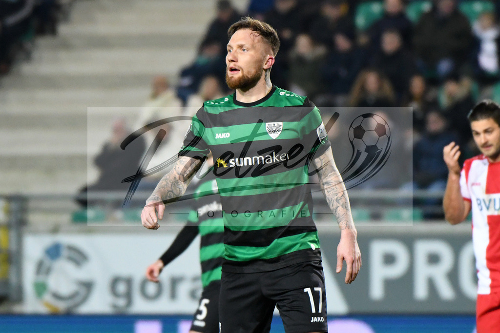 20200214_SCPFWK_0084 | Fussball, Herren: Jan Loehmannsroeben (SC Preussen Muenster) schaut waehrend des Spiels der 3. Liga zwischen SC Preussen Muenster und FC Wuerzburger Kickers im Preussenstadion am 14.02.2020 in Muenster, Deutschland.DFB / DFL REGULATIONS PROHIBIT ANY USE OF PHOTOGRAPHS AS IMAGE SEQUENCES AND/OR QUASI-VIDEO. - Realisiert mit Pictrs.com