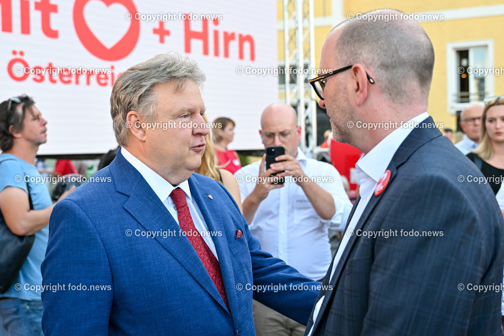SPOe-Wahlkampfauftakt zur Nationalratswahl 2024_ 29.08.2024-9 | 29.08.2024, Linz, AUT, SPOE Wahlkampfauftakt zur Nationalratswahl 2024 in Linz im Bild Michael Ludwig (SP, Buergermeister der Stadt Wien), Dietmar Prammer (SP, Stadtrat, Buergermeisterkandidat für Linz)