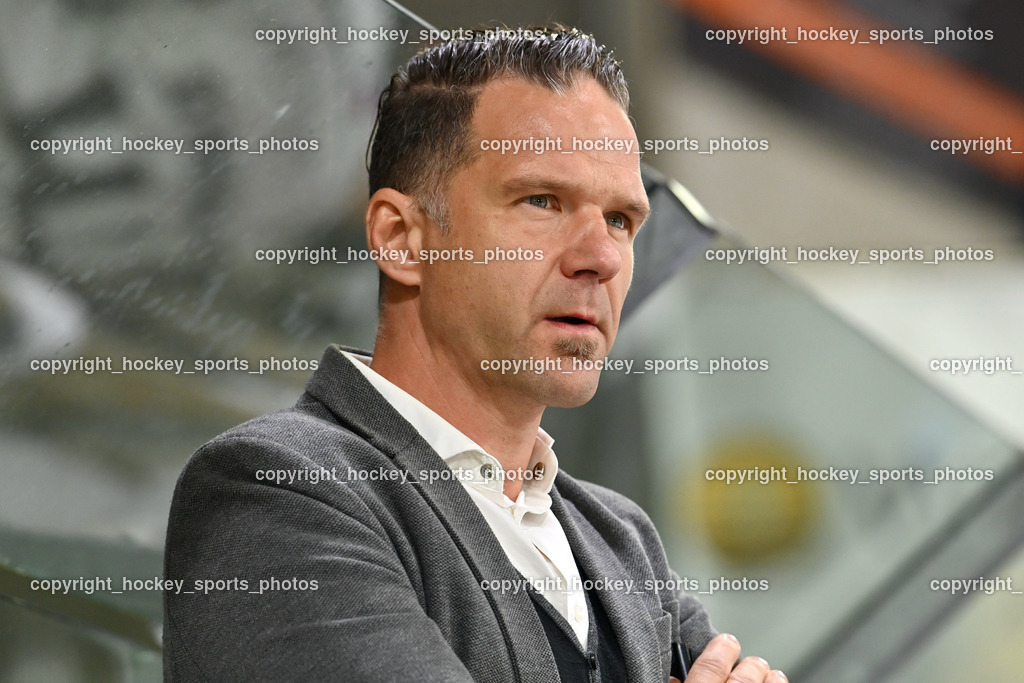 EK Zeller Eisbären vs. HDD Jesenice 1.10.2022 | Headcoach HDD Jesenice GABER Clavie