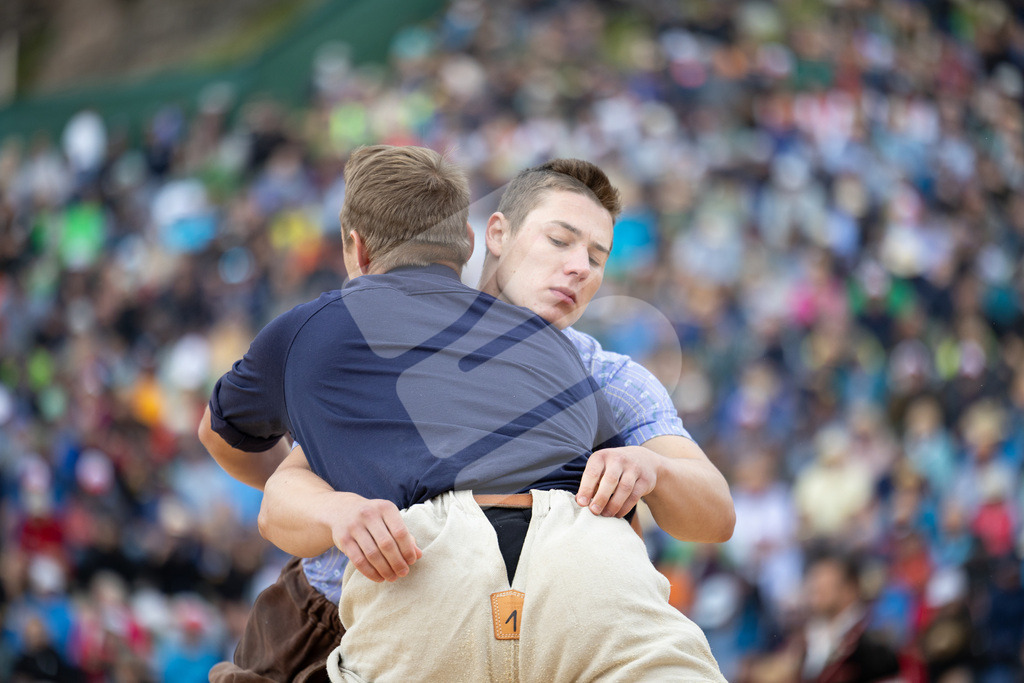 Rigi2025_0868 | Die Schwinger des Schwyzer Kantonalen Schwingerverbandes: Fotos, die Dynamik und Leidenschaft festhalten, sowie emotionale Momente aus dem traditionellen Schwingsport zeigen. - Realisiert mit Pictrs.com