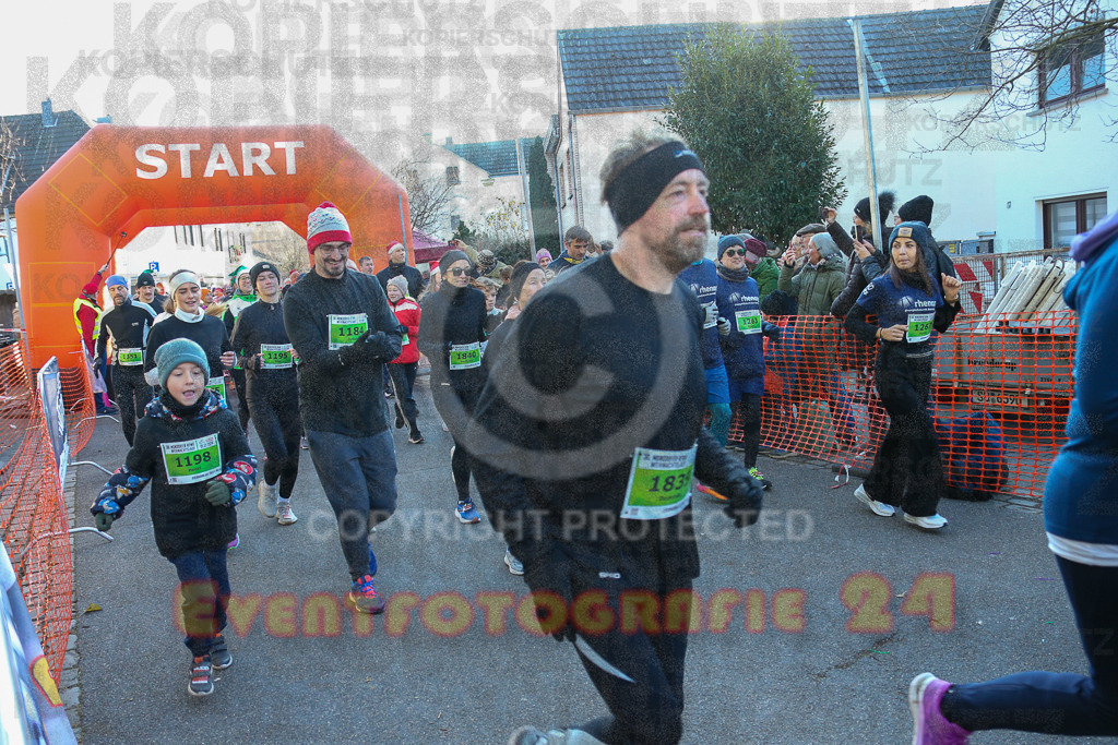241201_1025_EX1_8163 | Sportfotografie im Rhein-Sieg Kreis, Köln, Bonn, NRW, Rheinland Pfalz, Hessen, etc. Unser Tätigkeitsfeld umfasst den Laufsport vom Volkslauf über den Marathon, Duathlon, Triathon bis zum Ultralauf wie Kölnpfad Ultra oder Schindertrail.