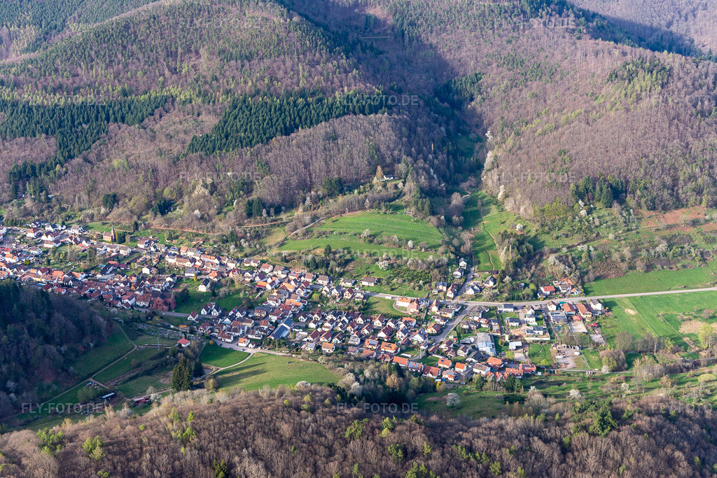 Luftbild:  in Eußerthal im Bundesland Rheinland-Pfalz in Deutschland. – Foto: IMG_131119.jpg vom 12.04.2022 durch Werner Riehm/FLY-FOTO.de – Auflösung des Originals: 5472 x 3648 px – WWW.EUSSERTHAL.DE