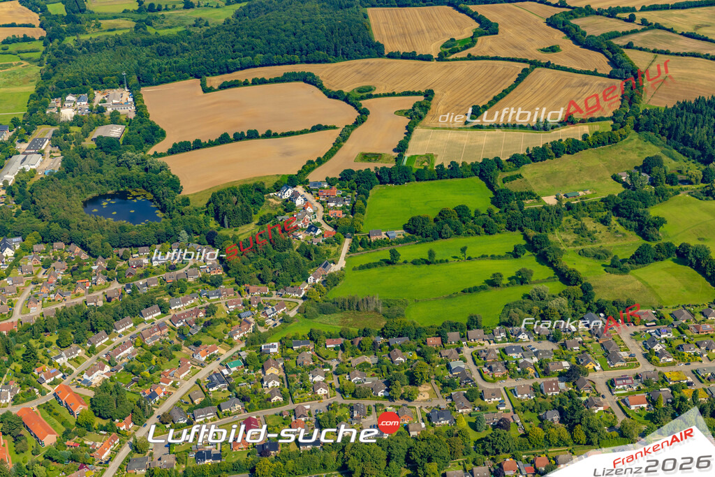 Malkwitzer Weg Malente Bild- Das Luftbild wurde 2025 vom UL-Flugzeug heraus erstellt ( keine Drohne bzw. Drohnenaufnahme ) - Hochauflösende Luftaufnahme -Nicht vergleichbar mit Google Maps oder Satelittenbilder- Die Geschenkidee !Mit Lizenz und Bildrechte bestellbar - CC