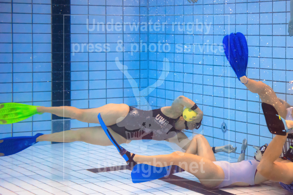 2300610_Damen-Deutsche_Meisterschaft_74 | Hochwertige Unterwasser-Rugby Fotos für Presse & Medien: Actionreiche Bilder nationaler und internationaler UWR-Spiele – jetzt in der Bilddatenbank entdecken. - Realisiert mit Pictrs.com