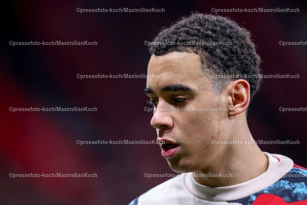 Lev15022501192 | 15.02.2025, Fußball, Bayer 04 Leverkusen - FC Bayern München, 1. Fußball Bundesliga, 22. Spieltag, BayArena, Saison 2024 2025: Jamal Musiala (FC Bayern #42)DFB regulations prohibit any use of photographs as image sequences and or quasi-video.