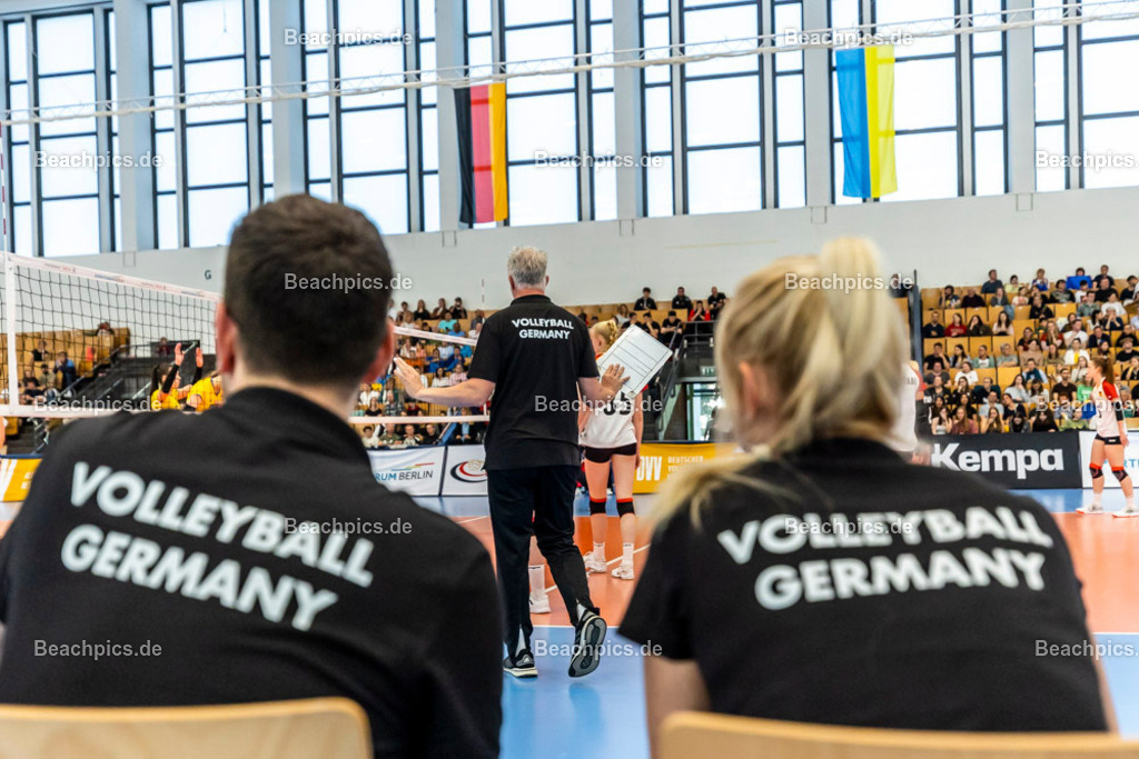 2023-00070946-Freundschaftsspiel-Deutschland-Ukraine | Vital HEYNEN (Bundestrainer) GER 20.05.2023; Berlin Foto: Gerold Rebsch - www.beachpics.de
