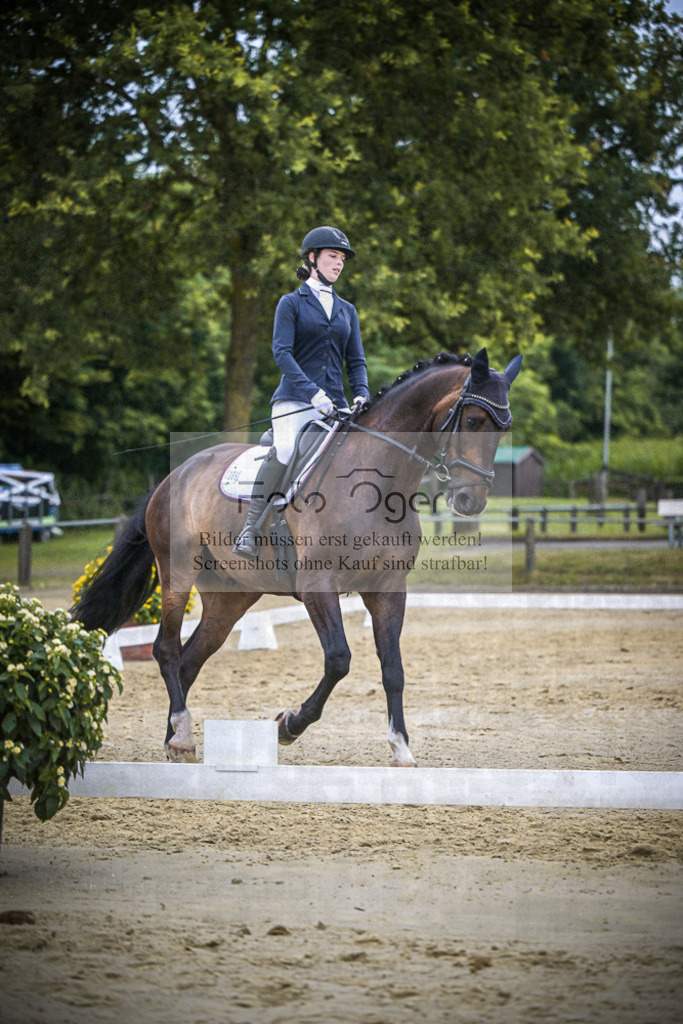 DOS_4640 | Entdecke hochwertige Reitturnierfotos von Foto Oger. Professionell, emotional und authentisch – jetzt Lieblingsmomente im Shop bestellen. - Realisiert mit Pictrs.com