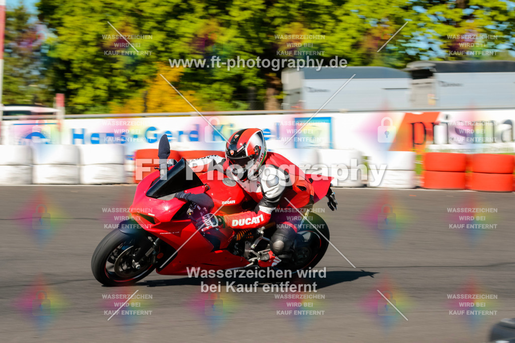 Moto-TeamOBK-21183 | Hier findet Ihr Bilder von Touristenfahrten auf der Nürburgring Nordschleife oder von anderen Veranstaltungen die ich besucht habe. Viel Spass beim Durch Schauen 