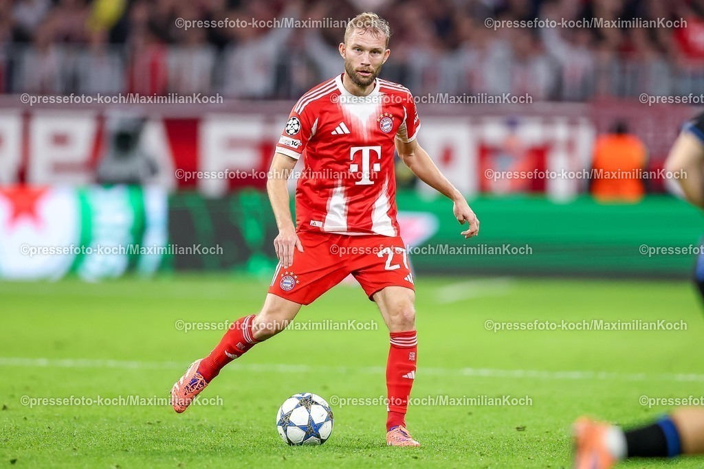 UCL22102501049 | 22.10.2025, Fußball, UEFA Champions League, FC Bayern München - Club Brügge, Allianz Arena, Saison 2025 2026: Konrad Laimer (FC Bayern Muenchen #27) Regulations prohibit any use of photographs as image sequences and or quasi-video.