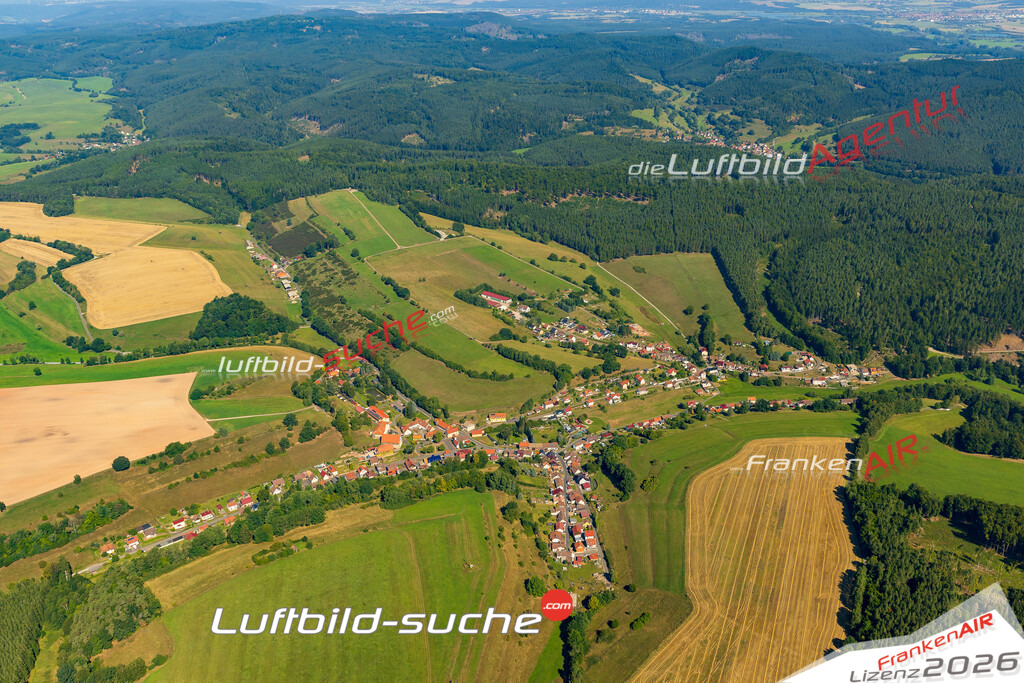 Schwallungen Bild- Das Luftbild wurde 2025 vom UL-Flugzeug heraus erstellt ( keine Drohne bzw. Drohnenaufnahme ) - Hochauflösende Luftaufnahme -Nicht vergleichbar mit Google Maps oder Satelittenbilder- Die Geschenkidee !Mit Lizenz und Bildrechte bestellbar - CC