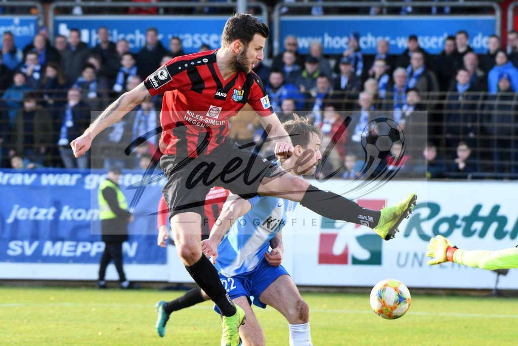 20200201_MEPCHE_0062 | Fußball, Herren: Dejan Bozic (Chemnitzer FC) in Aktion, am Ball, Einzelaktion waehrend des Spiels der 3. Liga zwischen SV Meppen und Chemnitzer FC in der Haensch-Arena am 01.02.2020 in Meppen, Deutschland. DFB / DFL REGULATIONS PROHIBIT ANY USE OF PHOTOGRAPHS AS IMAGE SEQUENCES AND/OR QUASI-VIDEO. - Realisiert mit Pictrs.com