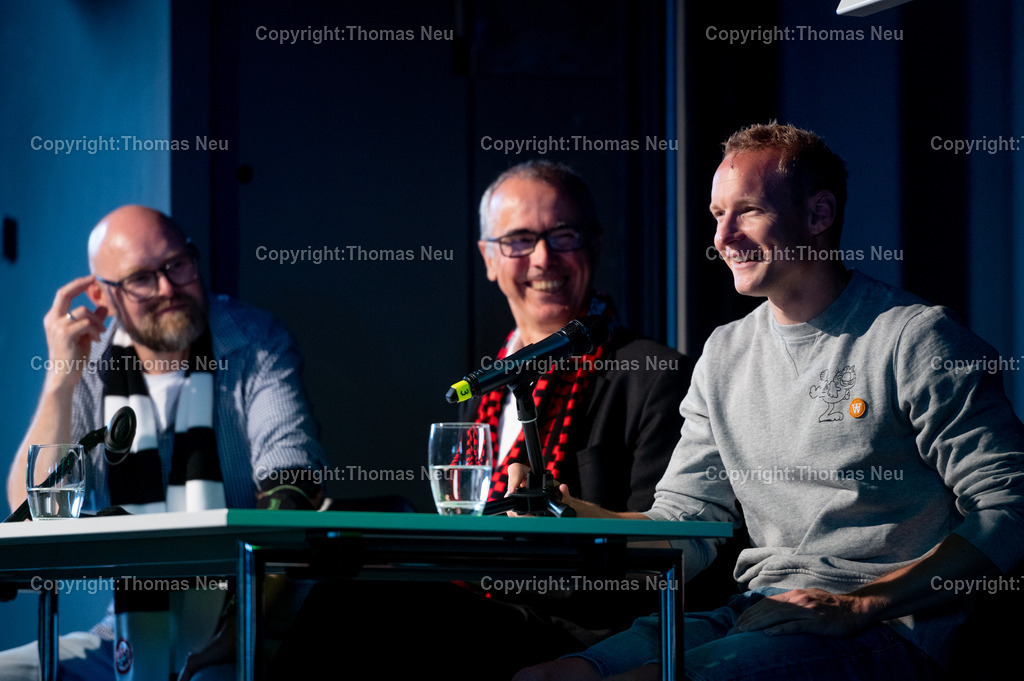 DSC_8798 | bbe, Bensheim, Goethegymnasium, Besuch von Sebastian Rode mit Fragerunden und Autogrammstunde, ,, Bild: Thomas Neu