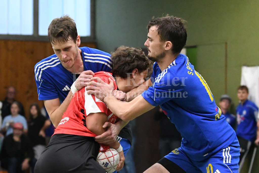 SSG Metten : VfL Waldkraiburg | Waldkreiiburg in die Mangel genommen; Patrick Sigl (SSG Metten #99)  und Vincent Muhr (SSG Metten #10) - Realisiert mit Pictrs.com