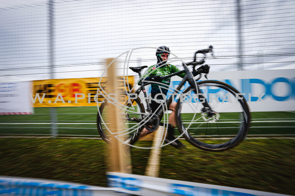 ..... | AUSTRIA, 24.11.24, 3.Radquerfeldein GP um das Sportzentrum Gunskirchen Image shows: Photo: Wapics / Andreas Willdoner