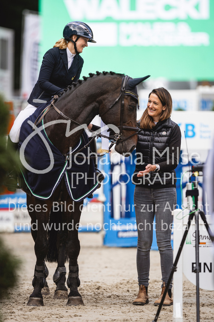 240914_OWLCh_Amateur_Siegerehrung-657 | Deine schönsten Turniermomente als professionelle Fotos! Entdecke hochwertige Pferdesport-Fotografie im Online-Shop. Jetzt Fotos finden & bestellen!