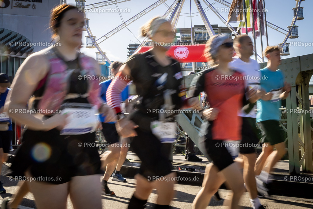 44. Kölner Brückenlauf; Koeln, 14.09.25 | Impressionen vom 44. Kölner Brückenlauf am 14.09.25 am Schokoladenmuseum in Koeln. Foto: BEAUTIFUL SPORTS/Leah Kohring