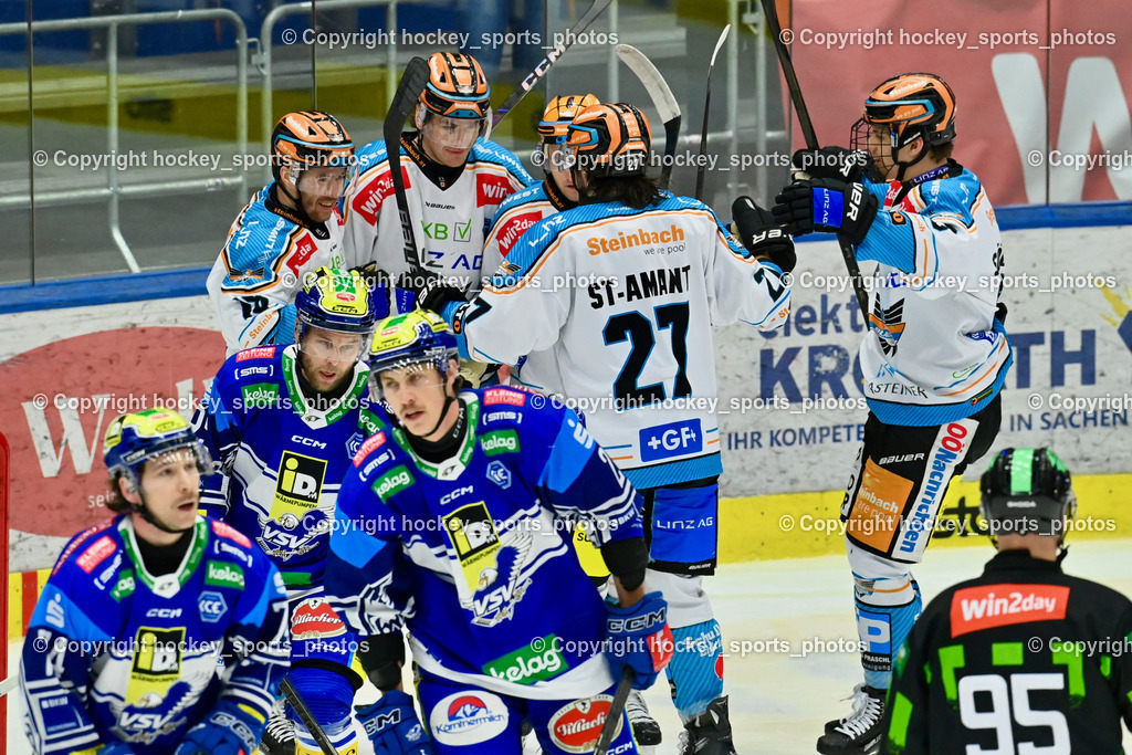 EC IDM Wärmepumpen VSV vs. STEINBACH BLACK WINGS LINZ  | Jubel Black Wings Linz Mannschaft, #27 St-Amant Shawn BLACK WINGS LINZ, #49 Knott Graham BLACK WINGS LINZ, #23 Söllinger Patrick BLACK WINGS LINZ, #18 Ograjensek Ken BLACK WINGS LINZ, EC IDM Wärmepumpen VSV vs. STEINBACH BLACK WINGS LINZ , EC IDM Wärmepumpen VSV vs. STEINBACH BLACK WINGS LINZ  am 28.01.2025 in Villach (Stadthalle Villach), Austria, (Photo by Bernd Stefan)