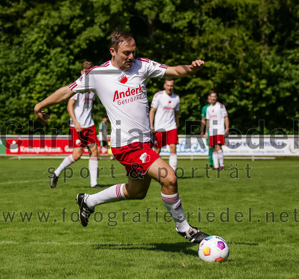 2023-08-26_015_TSV_Ebersberg_gegen_TSV_Oberpframmern | Ebersberg, Deutschland, 26.08.2023:
Fußball, Kreisliga 2023 / 2024, 2. Spieltag, TSV 1877 Ebersberg gegen TSV Oberpframmern, Endergebnis: 5:1

Tobias Leidl (TSV Oberpframmern, #8)

Foto: Christian Riedel / fotografie-riedel.net