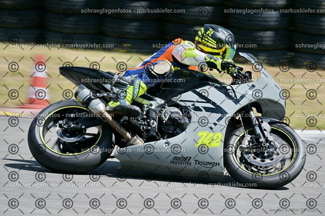 25bt04-1010 | markuskiefer.com - Realisiert mit Pictrs.com
