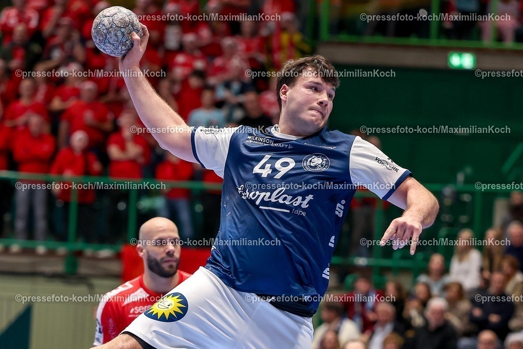 BHC18122501101 | 18.12.2025, Handball, Viertelfinale DHB-Pokal, Bergischer HC - MT Melsungen, Unihalle Wuppertal: Aron Seesing (BHC #49) 