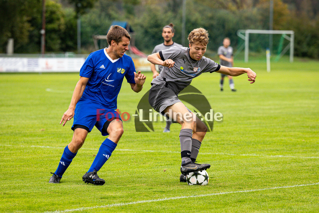 SG SV Eberfing/SV Söchering gegen SG TSV Schäftlarn / SC Baierbrunn | Fußball A-Klasse Herren Oberbayern Zugspitze Gruppe 5 6. Spieltag, SG SV Eberfing/SV Söchering gegen SG TSV Schäftlarn / SC Baierbrunn, 20240908,Duelle zwischen Maximilian HUPFAUF (SG TSV Schäftlarn/SC Baierbrunn 11) und Johannes AMMER (SG SV Eberfing/SV Söchering 4),2024-09-08 in Obersöchering (Sportplatz Obersöchering), Johannes AMMER (SG SV Eberfing/SV Söchering 4), Maximilian HUPFAUF (SG TSV Schäftlarn/SC Baierbrunn 11)Copyright: WolfgangxLindner www.foto-lindner.de / shop.foto-lindner.de