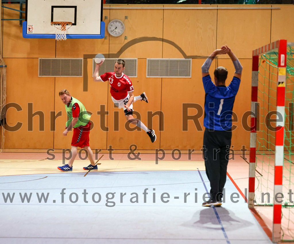 2022-10-01_010_SpVgg_Altenerding_II_gegen_TSV_Taufkirchen-Vils | Erding, Deutschland, 01.10.2022:
Handball, Bezirksklasse Männer 2022 / 2023, 1. Spieltag, SpVgg Altenerding II gegen TSV Taufkirchen/Vils, Endergebnis: 21:32

Sebastian Huber (SpVgg Altenerding, #11), Tobias Huber (TSV Taufkirchen/Vils, #13), Christopher Schindler (SpVgg Altenerding, #1)

Foto: Christian Riedel / fotografie-riedel.net