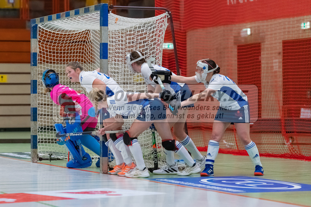 HK_20230114_102930 | 1. Bundesliga ( Halle ) Damen Crefelder HTC - RTHC Leverkusen am 14.1.2023 Crefelder HTC  ( CHTC ) Halle Glockenspitz , Krefeld , Svea Rose Torhüterin ( RTHC Leverkusen #2 )