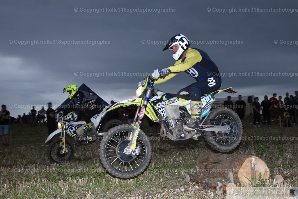 DSC_0257_01 (2) | Sportfotografie , Motorsport, Motoross, Reitsport, Mointainbike, Enduro,
Landschaft , Outdoor, Eventfotografie, Landschaft, Bilder online bestellen - Realisiert mit Pictrs.com