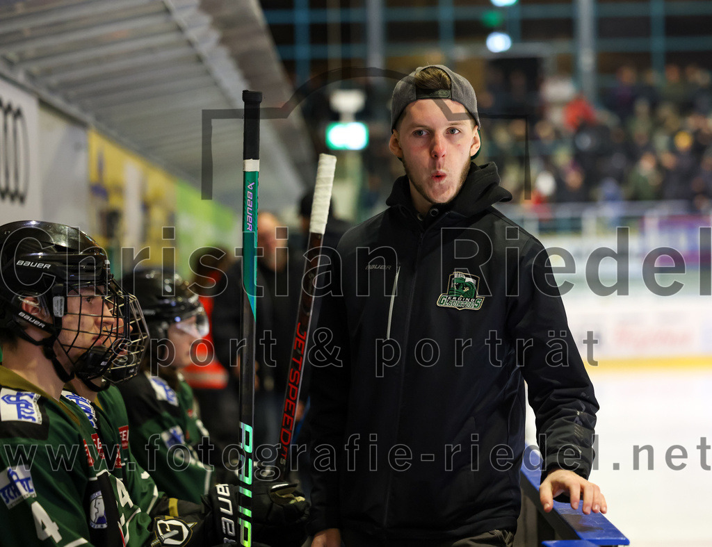 2023-01-22_125_Eishockey_TSV_Erding_gegen_ESC_Dorfen | Erding, Deutschland, 22.01.2023:
Eishockey, Bayernliga 2022 / 2023, 29. Spieltag, TSV Erding gegen ESC Dorfen, Endergebnis: 6:2

Simon Franz (Erding Gladiators, #4)

Foto: Christian Riedel / fotografie-riedel.net