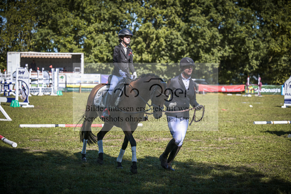 DOS_0117 | Entdecke hochwertige Reitturnierfotos von Foto Oger. Professionell, emotional und authentisch – jetzt Lieblingsmomente im Shop bestellen.Deutschlandweite Turnierfotografie. - Realisiert mit Pictrs.com