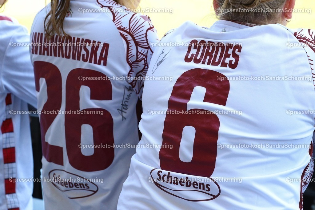 xSSC11052502027 | 11.05.2025, xsscx, Frauen Fußball, 1. FC Köln - Turbine Potsdam, 1. Fußball Bundesliga, 22. Spieltag, Franz-Kremer-Stadion, Saison 2024 2025: Fans in Trikots von Spielerinnen des 1. FC Köln DFB regulations prohibit any use of photographs as image sequences and or quasi-video.