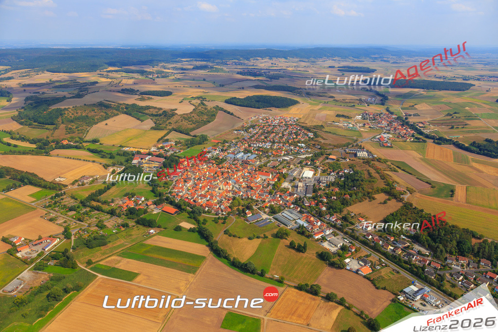 Die Luftaufnahme der Stadt Stadtlauringen wurde vom UL-Flugzeug heraus erstellt ( keine Drohne )- hohe Auflösung für beste Qualität