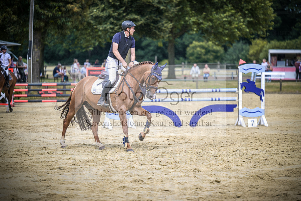 DOS_6635 | Entdecke hochwertige Reitturnierfotos von Foto Oger. Professionell, emotional und authentisch – jetzt Lieblingsmomente im Shop bestellen.Deutschlandweite Turnierfotografie. - Realisiert mit Pictrs.com