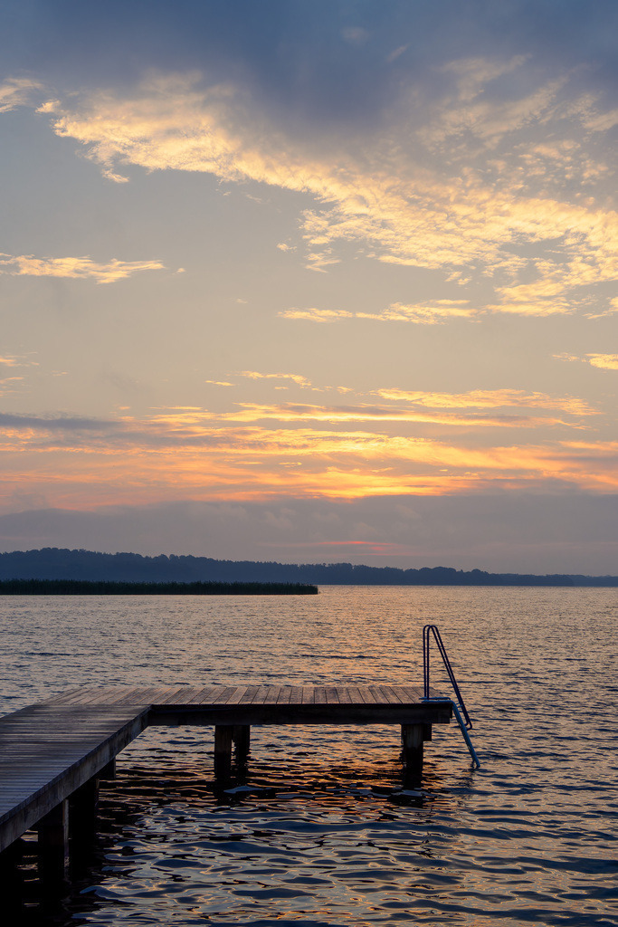 Sonnenaufgang in Seedorf am Schaalsee mit Badesteg | Sonnenaufgang in Seedorf am Schaalsee mit Badesteg.