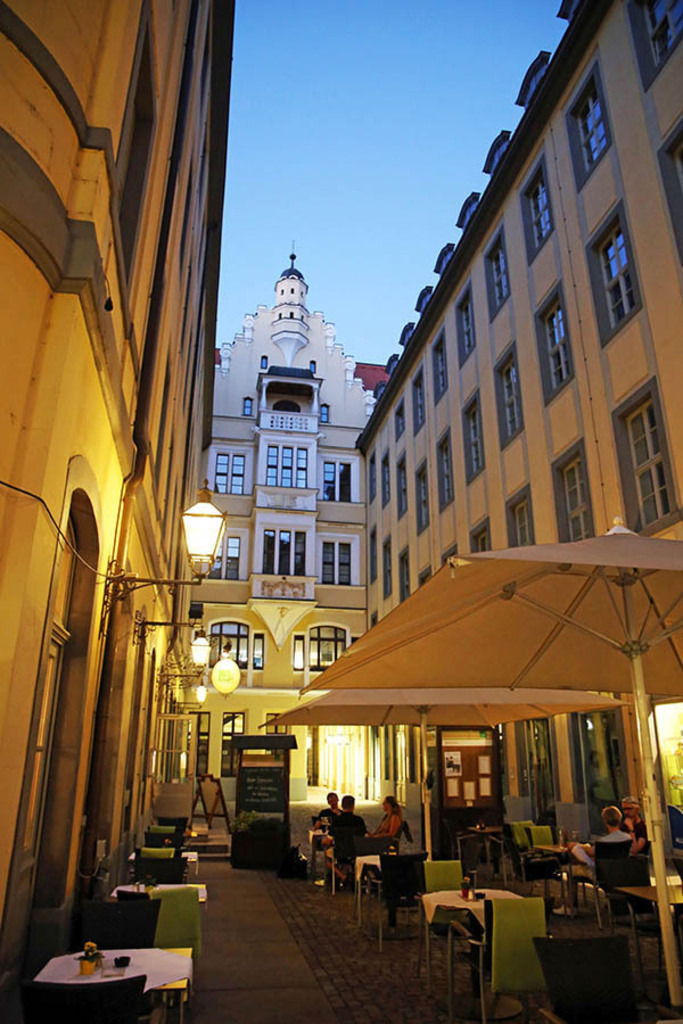 Bildlexikon Leipzig - Gasthaus Barthels Hof | Das Team hinter BILDLEXIKON LEIPZIG bündelt historische wie aktuelle Informationen über die Stadt Leipzig in Text und Bild auf einer Plattform und stellt diese der interessierten Öffentlichkeit zur Verfügung.