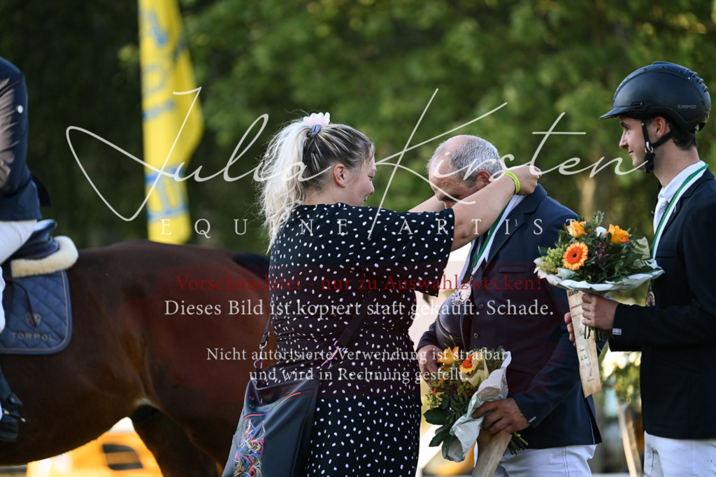 DSC_2022 | Pferde- und Turnierfotografie in Westsachsen. Pferdeportraits, Auftragszeichnungen und intuitive Kunst.