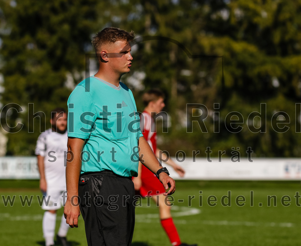 2023-09-09_080_FC_Herzogstadt_II_gegen_SG_Hoerlkofen_Woerth | Erding, Deutschland, 09.09.2023:
Fußball, A-Klassel 2023 / 2024, 6. Spieltag, FC Herzogstadt II gegen SG Hörlkofen/Wörth, Endergebnis: 1:2

Schiedsrichter Bastian Schuster

Foto: Christian Riedel / fotografie-riedel.net