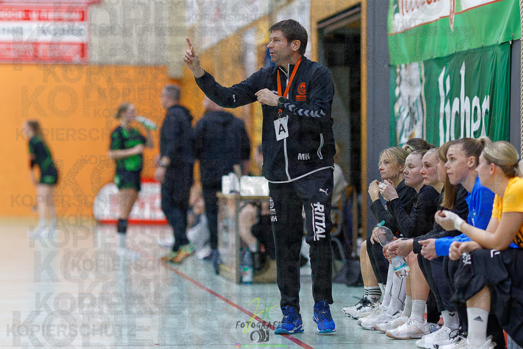 Frauen Oberliga Mitte (HHV); HSG Kleenheim/Langgöns II - HSG Eibelshausen/Ewersbach | Frauen Oberliga Mitte (HHV); HSG Kleenheim/Langgöns II - HSG Eibelshausen/Ewersbach am 01.11.2025 in Oberkleen (Weidig-Halle)Photo © 2025 - Jörg Heinrich - Realisiert mit Pictrs.com