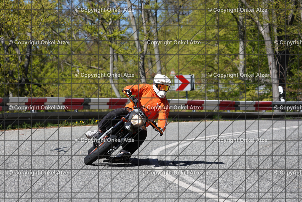 IMG_7466 | Fotograf am Kyffhäuser. Onkel Atze. Kyffhäuser Rennstrecke. Café36. Motorsportfotografie. - Realisiert mit Pictrs.com