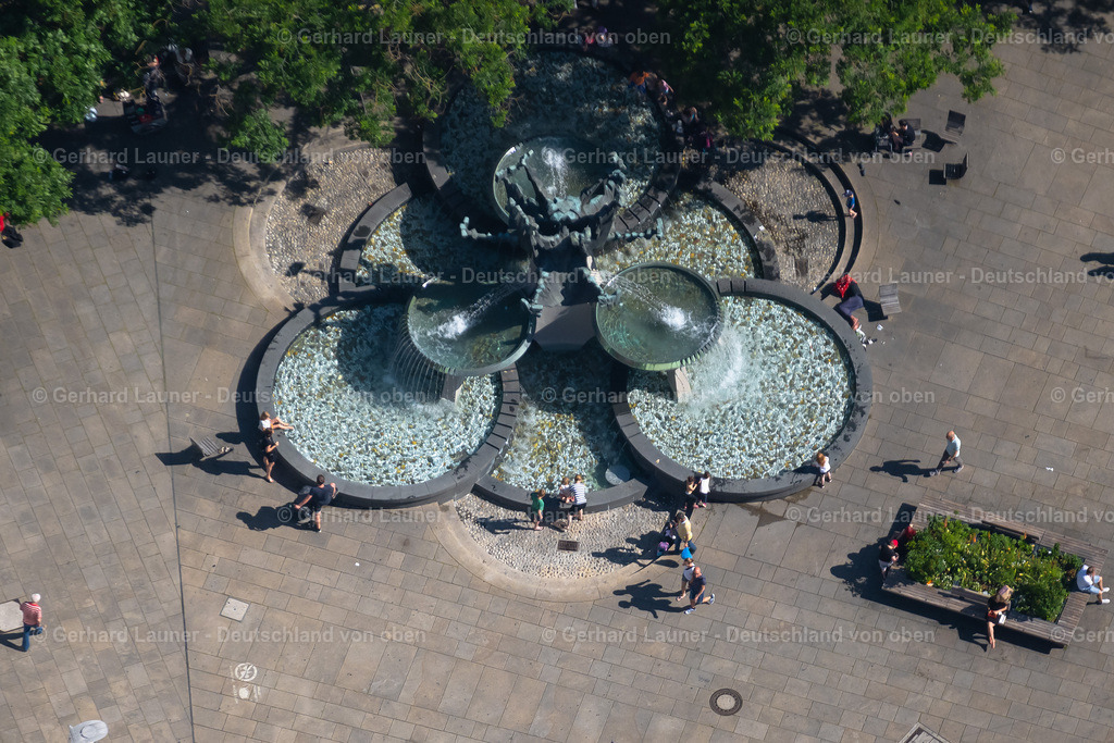 4046056 | ERFURT 14.06.2021 Wasserspiele- Brunnen " Neuer Angerbrunnen " im Ortsteil Altstadt in Erfurt im Bundesland Thüringen, Deutschland. // Water - fountain " Neuer Angerbrunnen " in the district Altstadt in Erfurt in the state Thuringia, Germany. Foto: Gerhard Launer