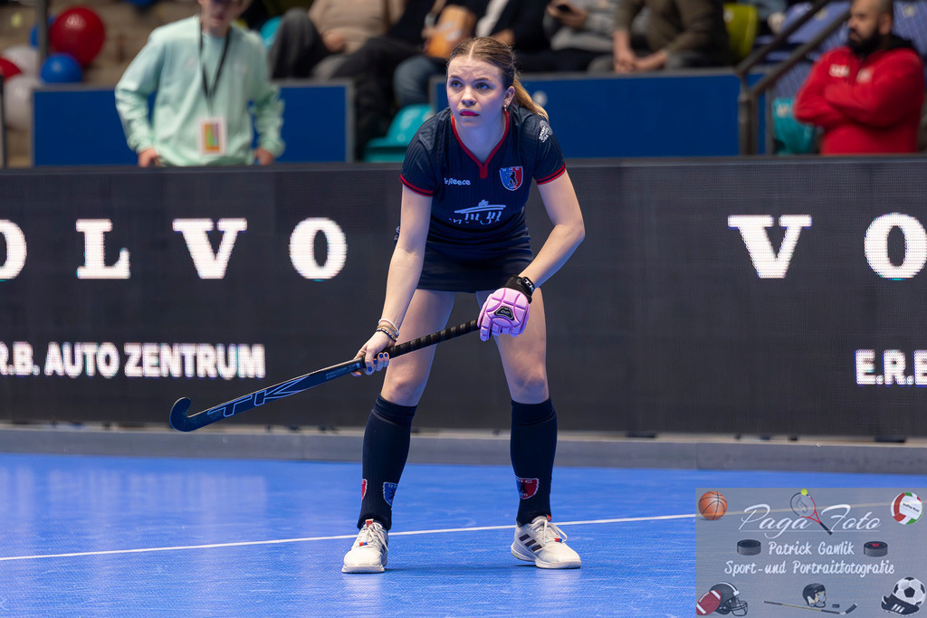 Volvo E.R.B. Final 4 Halbfinale Frauen: Der Club an der Alster - Berlienr HC, 25.01.2025 | Philine Drumm (Berliner HC #27), Freisteller, Portrait, Porträt, Der Club an der Alster - Berlienr HC, Frankfurt, Süwag Arena, 25.1.2025 - Realisiert mit Pictrs.com