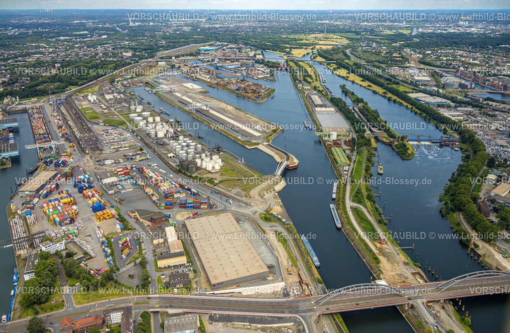 Duisburg240704887-Nord | Luftbild, Duisburg-Nord, duisport Hafen Duisburg mit Ölinsel, Kohleninsel und Schrottinsel, Ruhrschleuse, Ruhrort, Duisburg, Ruhrgebiet, Nordrhein-Westfalen, Deutschland