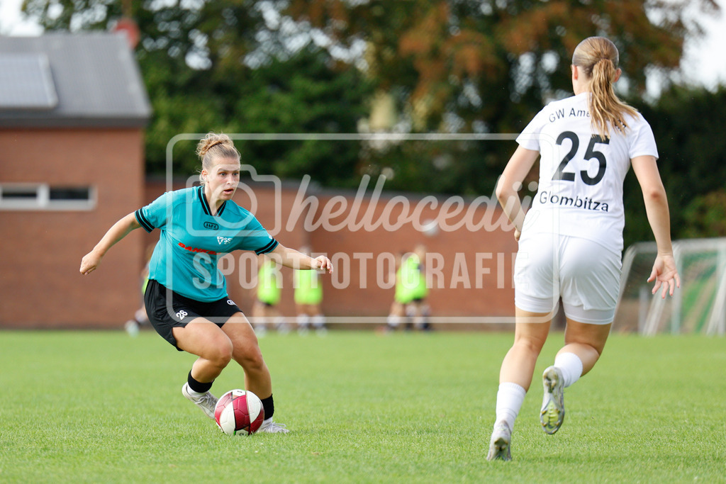 Fußball I Frauen I Westfalenpokal 26-27 I DJK GW Amelsbüren - SSV Rhade  I 18691 | Frauke Kaplon (26, SSV Rhade) dribbelt mit dem Ball - Realisiert mit Pictrs.com