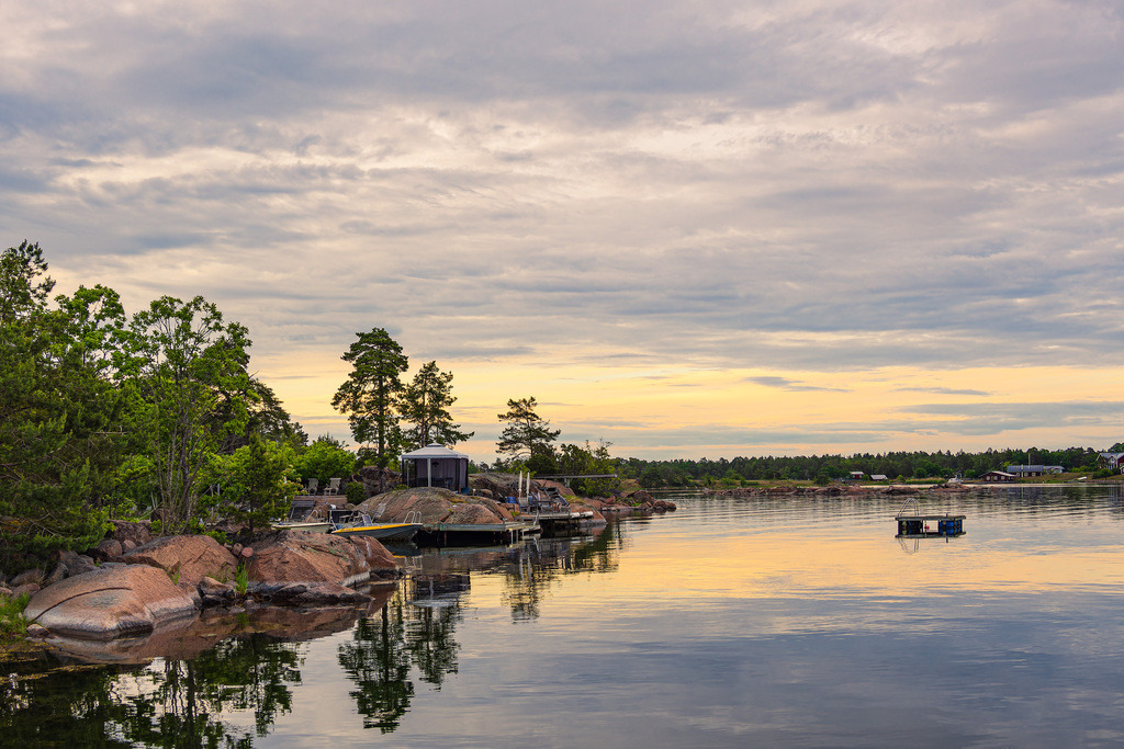 Ostseeküste mit Felsen und Bäumen bei Oskarshamn in Schweden | Ostseeküste mit Felsen und Bäumen bei Oskarshamn in Schweden.