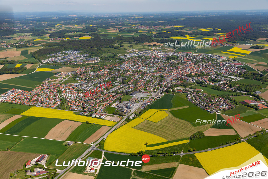Das Luftbild der Stadt Hemau wurde 2021 vom Flugzeug heraus erstellt (keine Drohne) Aufnahmehöhe ca.450 Meter- hohe Bildauflösung und Druck-Qualität garantiert!