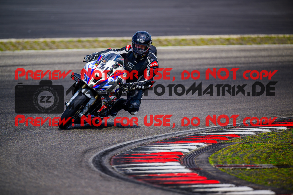 MaZZes_FotoMatrix_240717_6007705_6687 | GELB